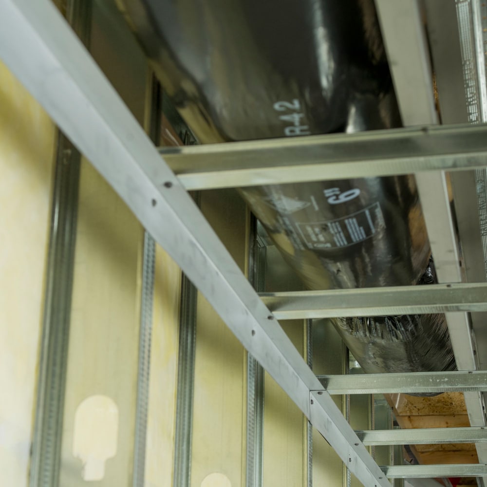 D700 Metal Angle Framing Trim 1 inch x 2 inch 90 10 ft.