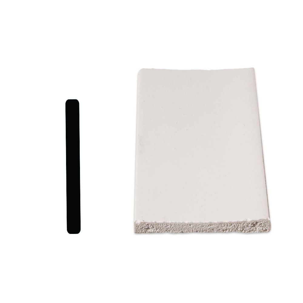 Moulure de finition contemporaine en PVC apprêtée et peinte, résistante à la pourriture, 7/32 po x 1 1/2 po x 8 pi