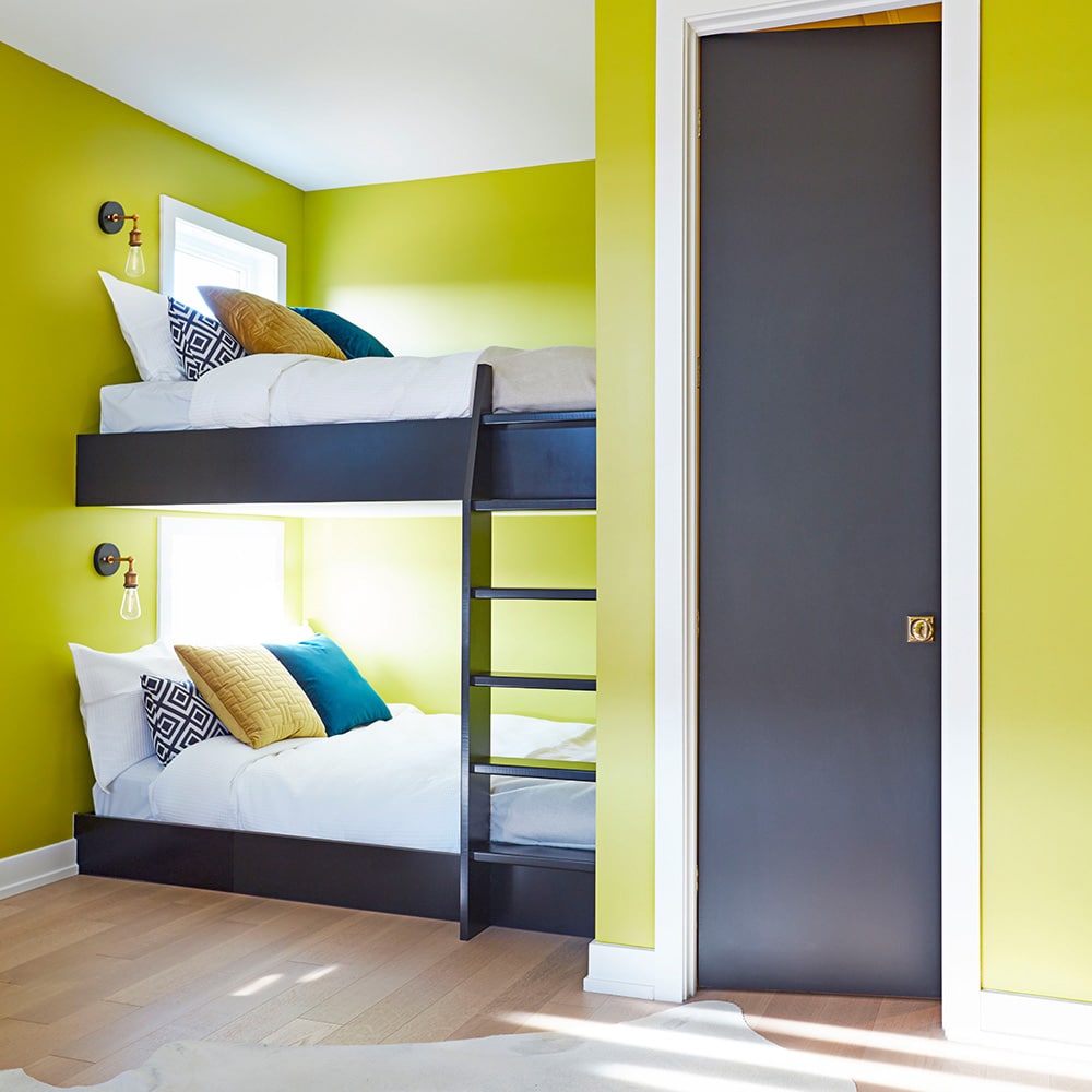 Moulure de plinthe unie contemporaine en PVC peinte et apprêtée de 5/16 po x 3 1/8 po x 8 pi