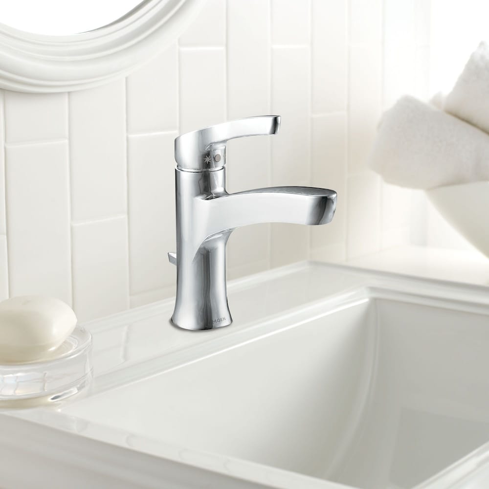 Robinet de lavabo de salle de bain à poignée unique Danika de 4 pouces avec plaque de pont en chrome (vidange et valve incluses)