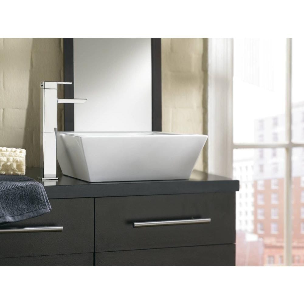Robinet de lavabo de salle de bain à trou unique à poignée unique à 90 degrés en chrome (drain non inclus; valve incluse)
