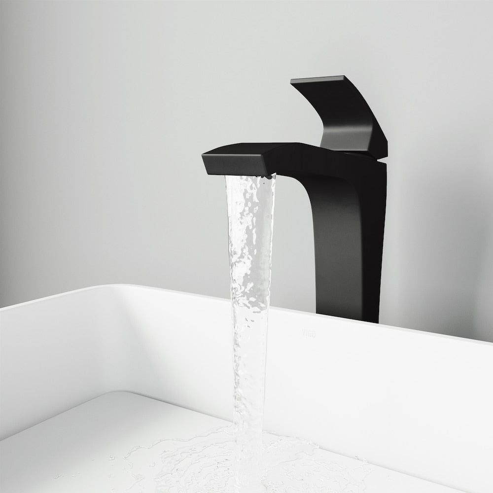 Robinet de salle de bain cascade à poignée unique et trou unique Blackstonian en noir mat