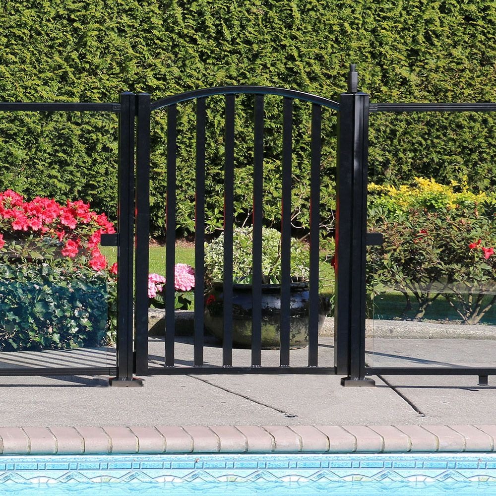 Barrière de piscine autobloquante en aluminium avec revêtement en poudre AquatinePLUS de 3 pi de largeur x 4 pi de hauteur, noire