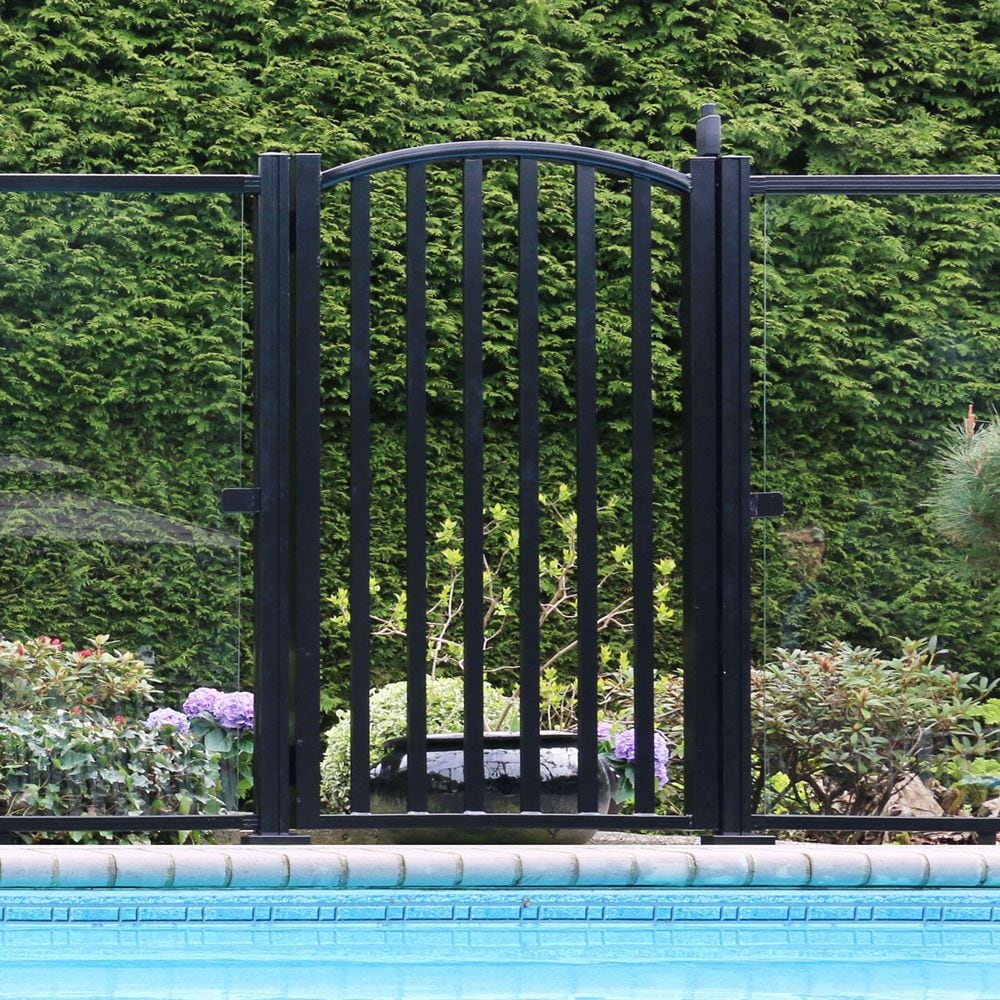 Barrière de piscine autobloquante en aluminium avec revêtement en poudre AquatinePLUS de 3 pi de largeur x 4 pi de hauteur, noire