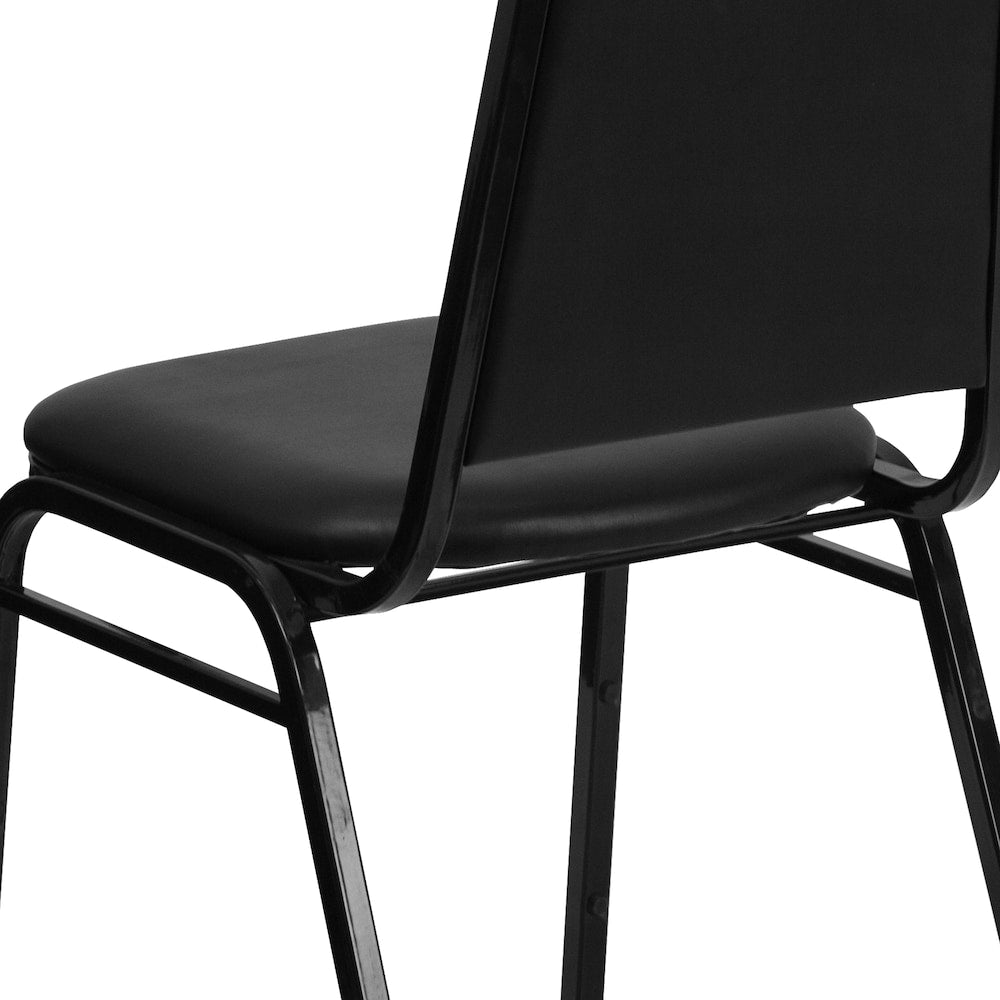 Chaise de banquet à dossier trapézoïdal