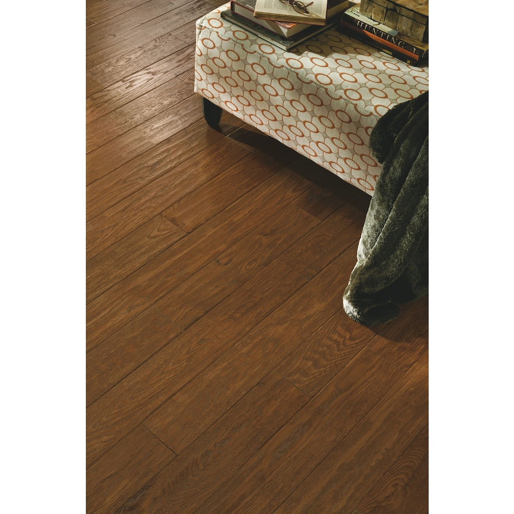 Oak Fall Classic 3/4-inch Thick x 5-inch W AV Handscraped Hardwood Flooring (23.5 sq. ft. / case)