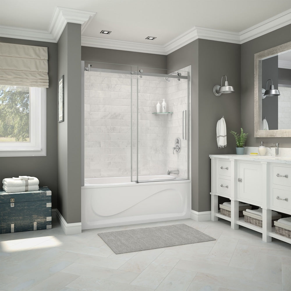 Ensemble de douche pour baignoire Utile de 60 po L x 30 po l x 81 po H avec baignoire en acrylique avec drain à droite, porte coulissante en chrome, 1 étagère en verre et cadre/mur de baignoire au fini brillant en marbre Carrare