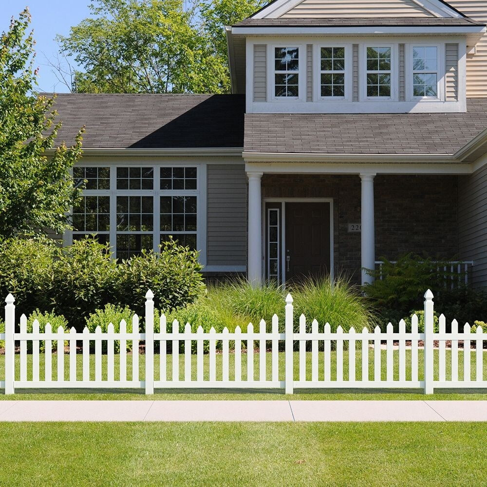 Capuchon de poteau en vinyle gothique blanc de 4 po x 4 po