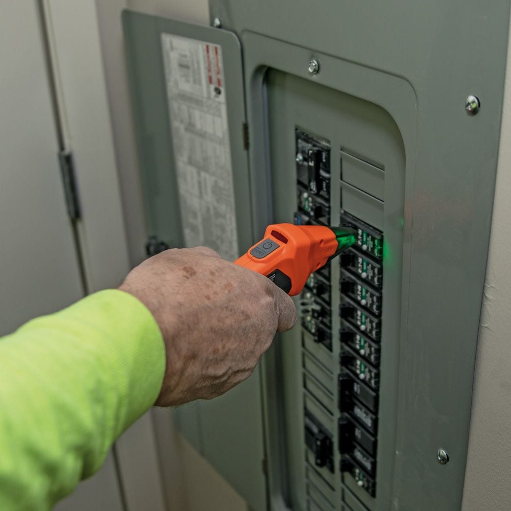 Détecteur de disjoncteur numérique avec testeur de prise GFCI