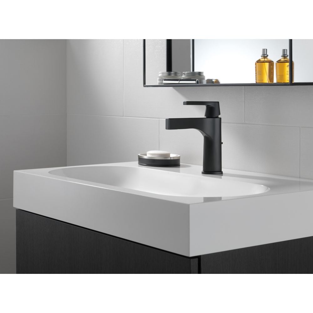 Robinet de lavabo de salle de bain à poignée unique et à trou unique Zura avec ensemble de vidange en métal en noir mat
