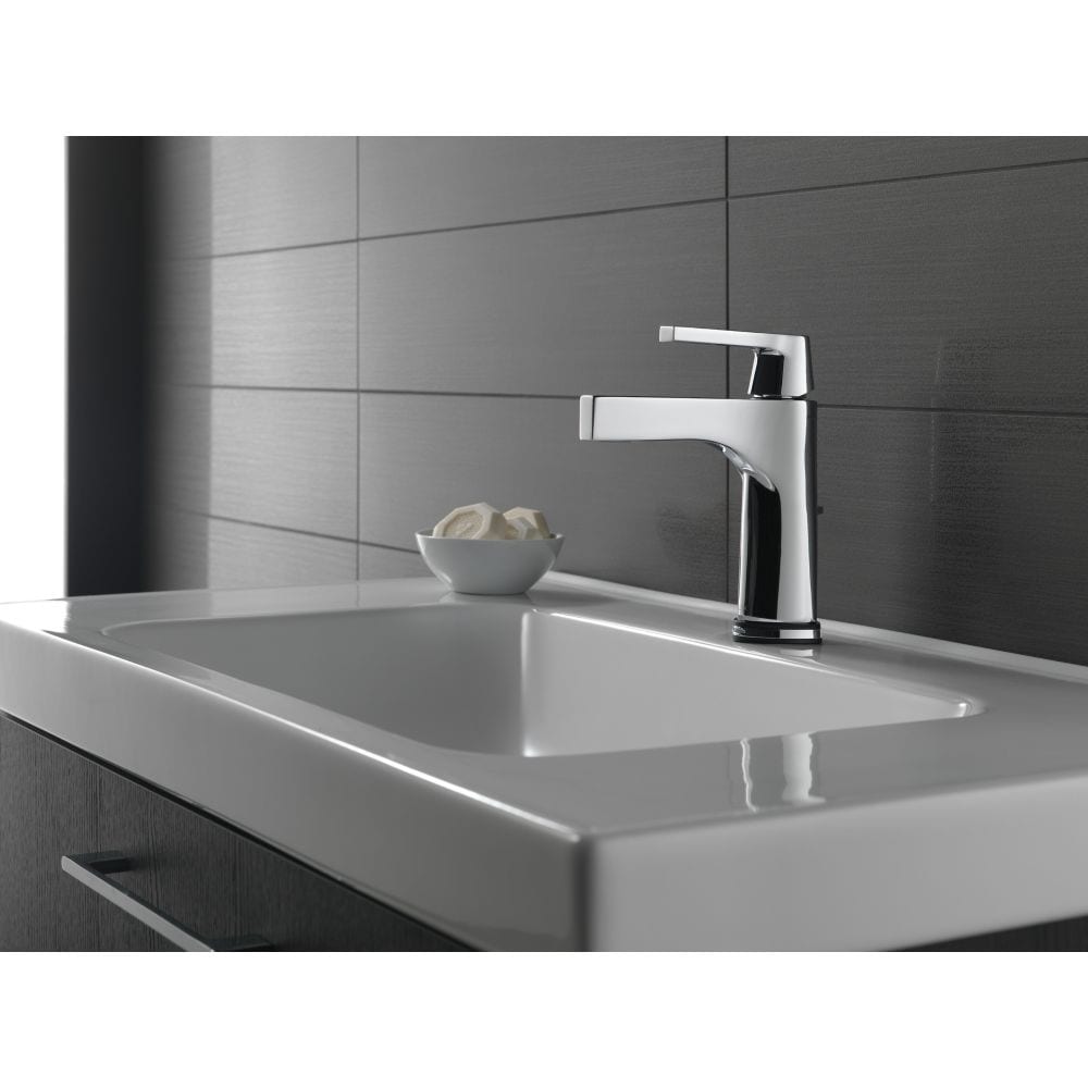 Robinet de lavabo de salle de bain à poignée unique et à trou unique Zura avec support de pont WaterSense en chrome