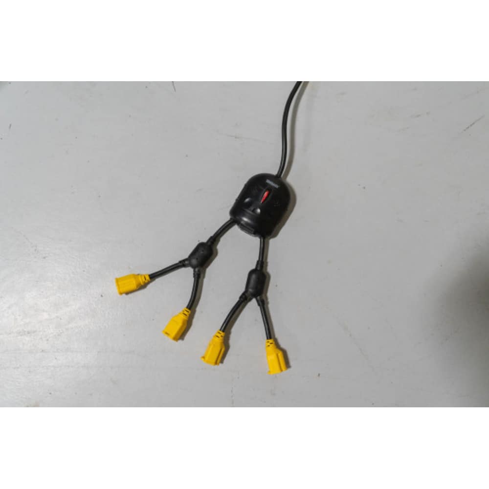 Bloc d'alimentation Pro 5 prises avec cordon de 4 pi (1,2 M)