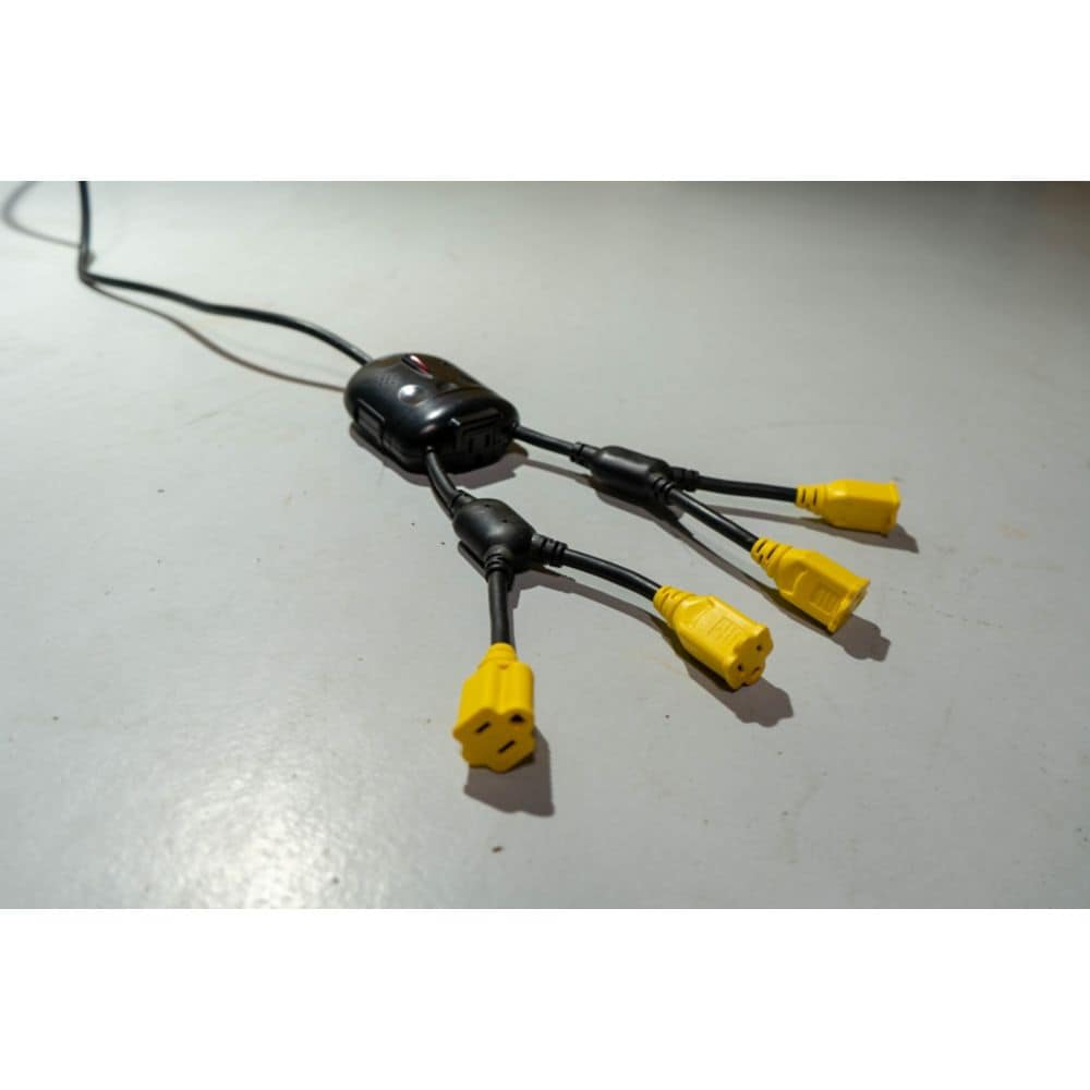 Bloc d'alimentation Pro 5 prises avec cordon de 4 pi (1,2 M)