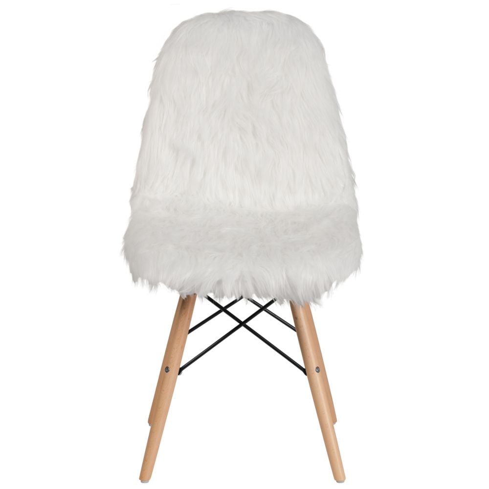 Chaise à poils longs blanche