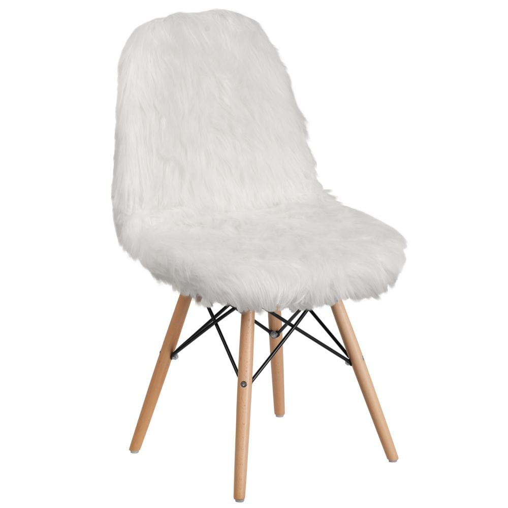 Chaise à poils longs blanche