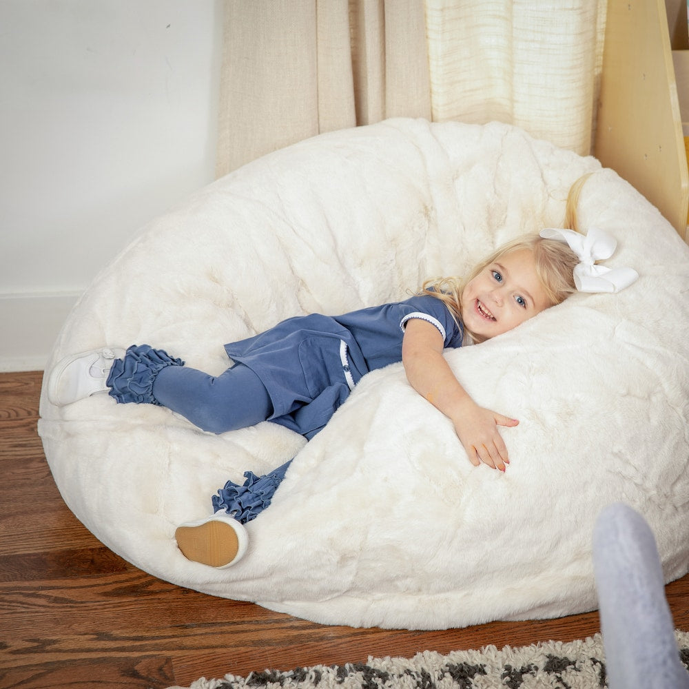 Pouf en fourrure blanche