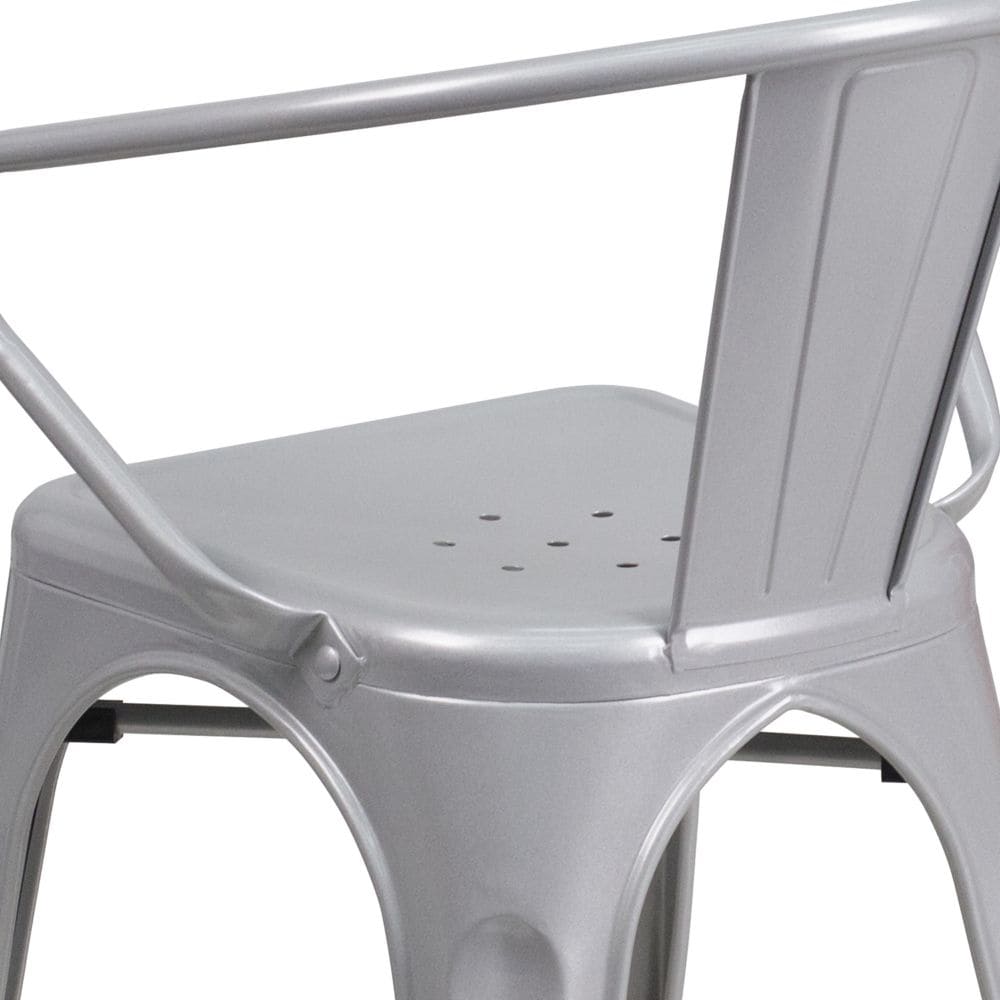 Chaise en métal argenté avec accoudoirs