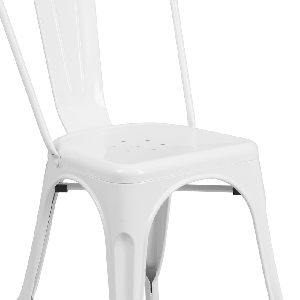 Chaise en métal blanc