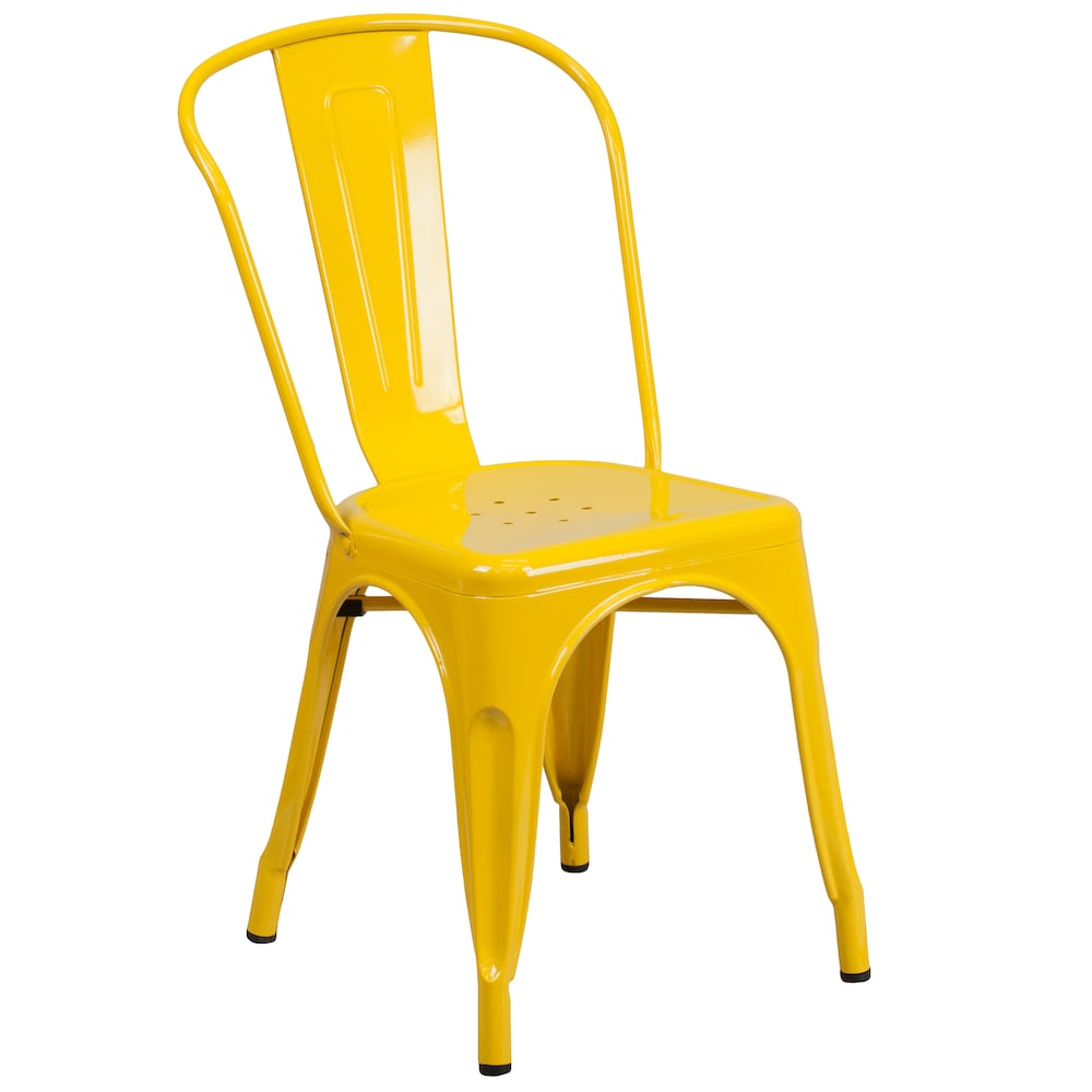 Chaise en métal jaune