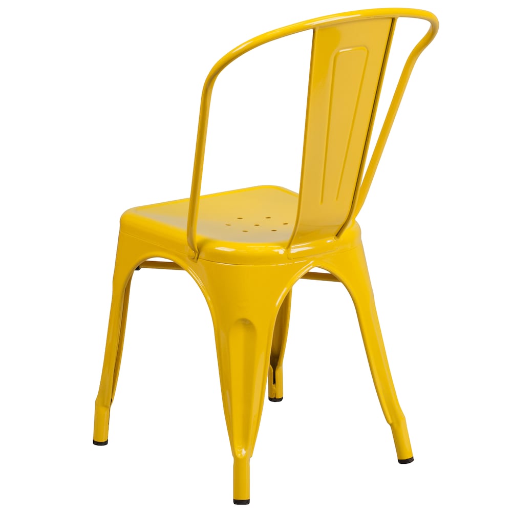 Chaise en métal jaune