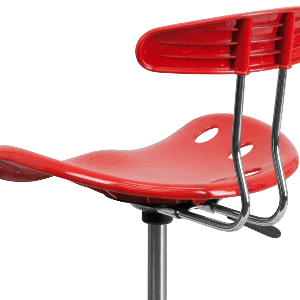 Tabouret de dessinateur chromé et couleur tomate cerise vibrante avec siège de tracteur