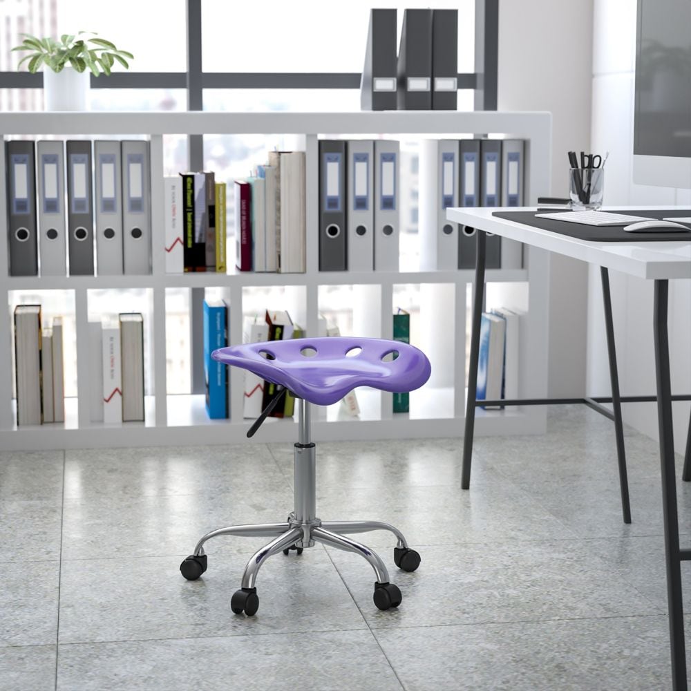 Siège de tracteur violet vibrant et tabouret chromé