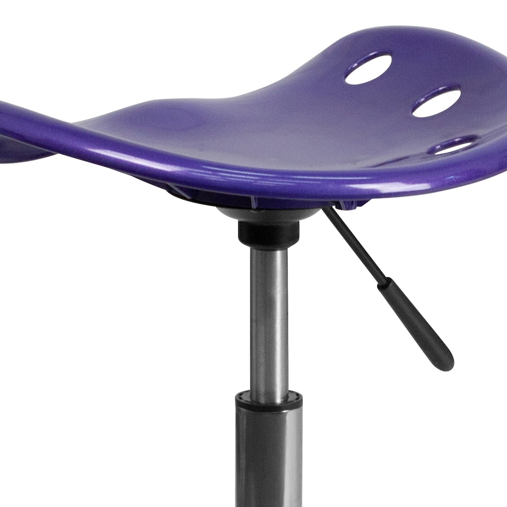 Siège de tracteur violet vibrant et tabouret chromé