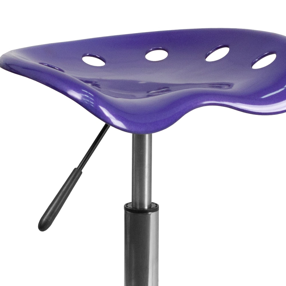Siège de tracteur violet vibrant et tabouret chromé