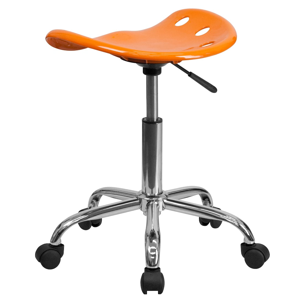 Siège de tracteur orange vif et tabouret chromé