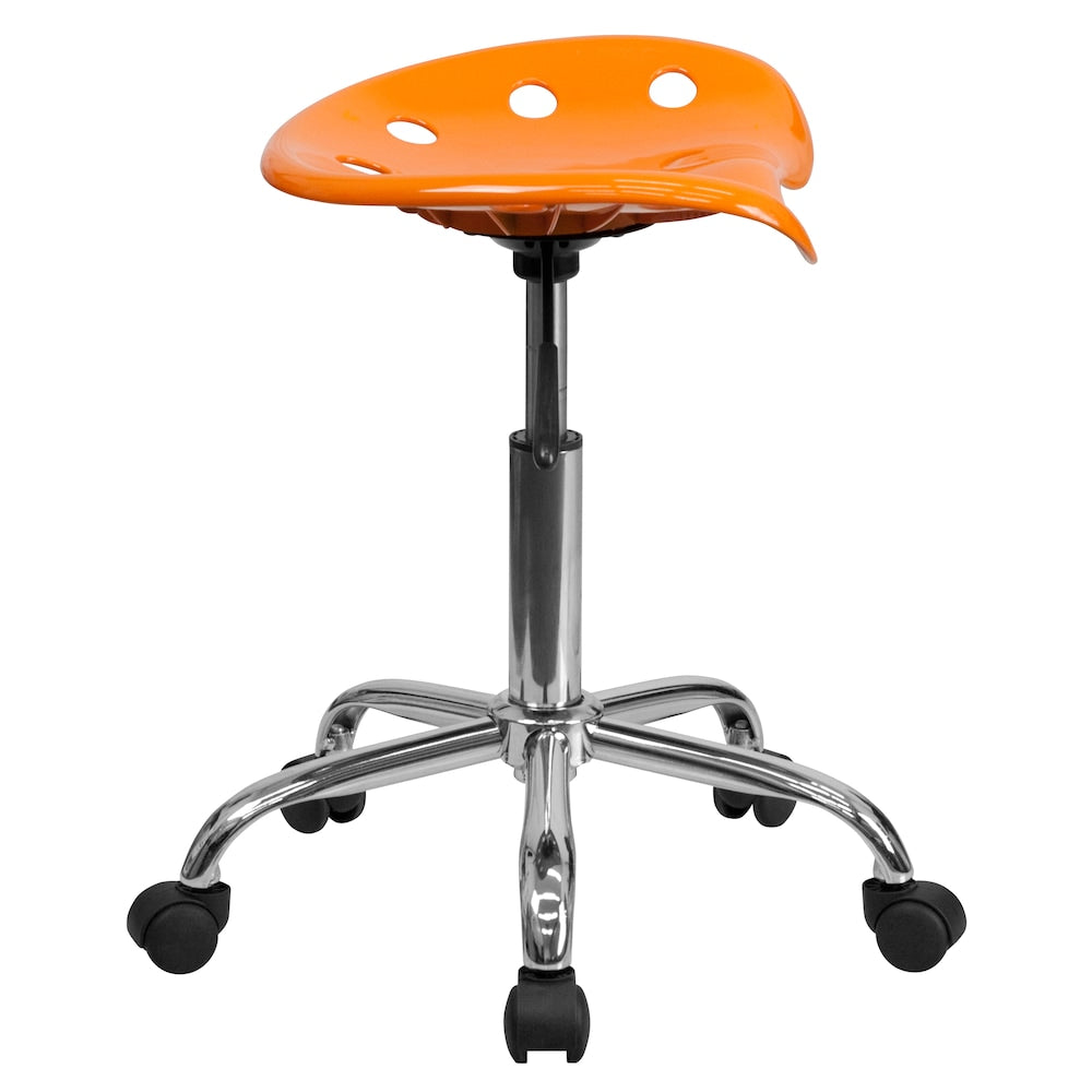 Siège de tracteur orange vif et tabouret chromé
