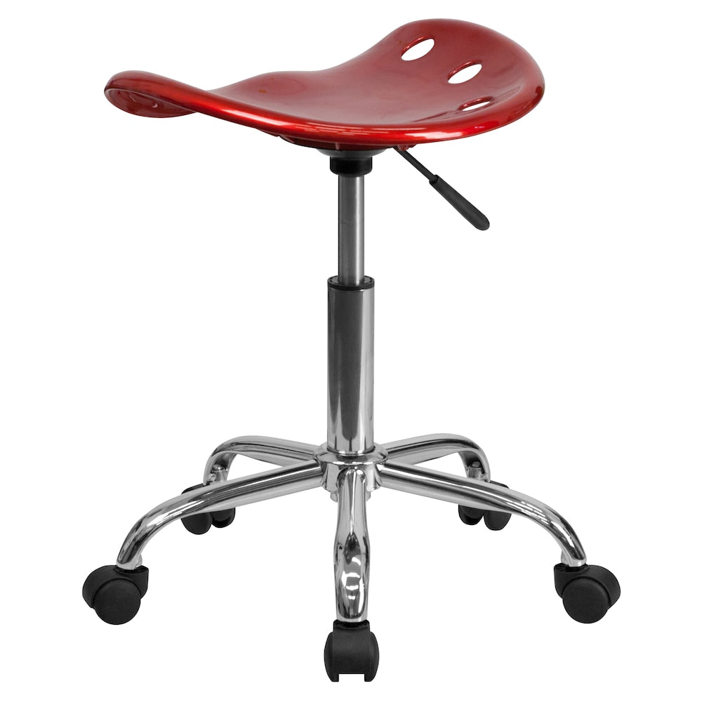 Siège de tracteur rouge vin vibrant et tabouret chromé