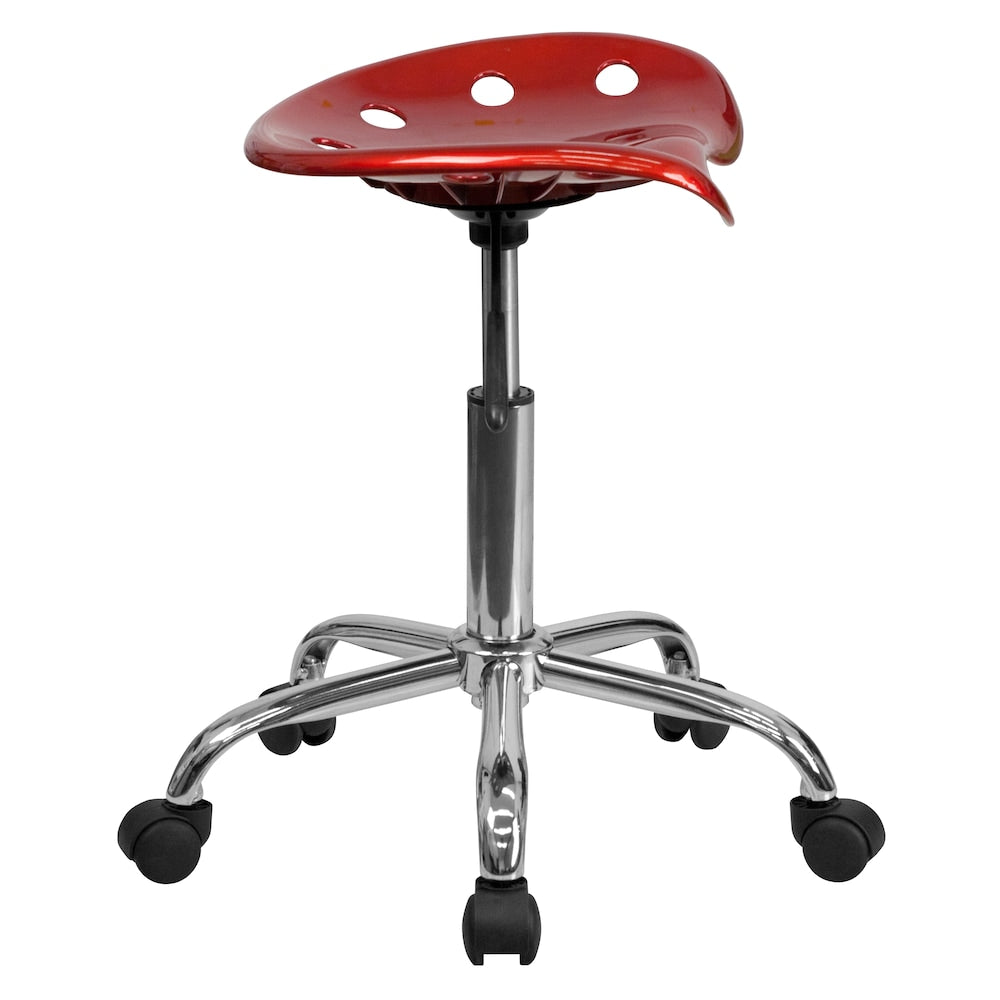 Siège de tracteur rouge vin vibrant et tabouret chromé