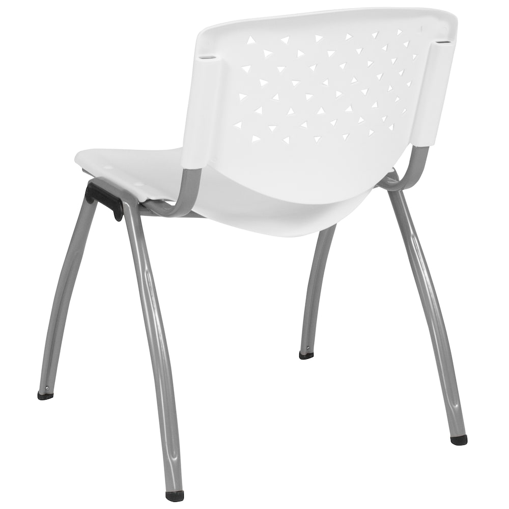 Chaise empilable en plastique blanc
