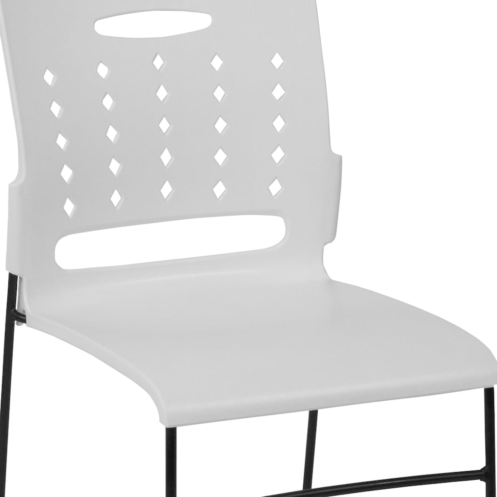 Chaise empilable en plastique blanc
