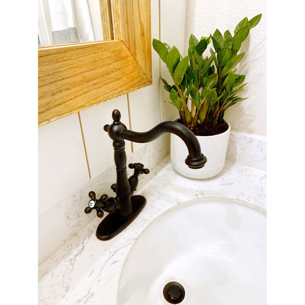 Heritage Single Hole 2-Handle Bathroom Faucet in Matte Black