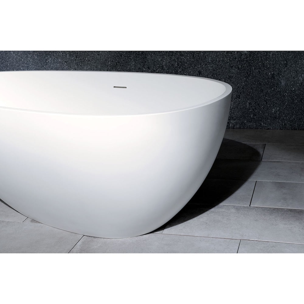 Baignoire autoportante Madalyn de 59 po à fond plat en pierre mate à surface solide en blanc