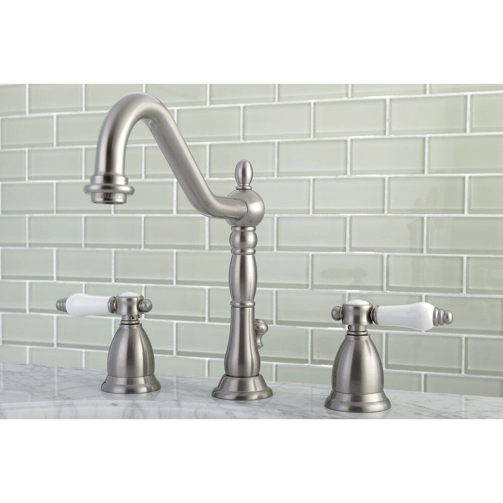 Robinet de salle de bain à 2 poignées en porcelaine victorienne de 8 po en nickel satiné