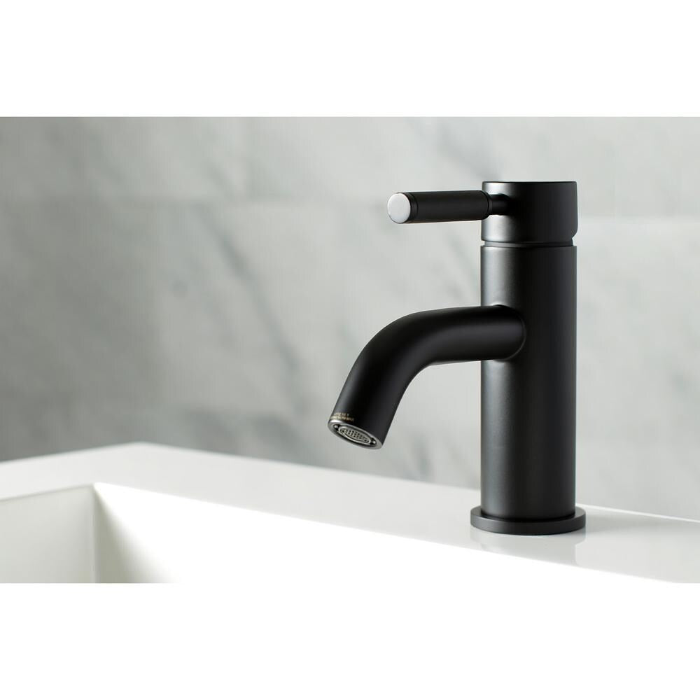Single Hole Single-Handle Bathroom Faucet in Matte Black