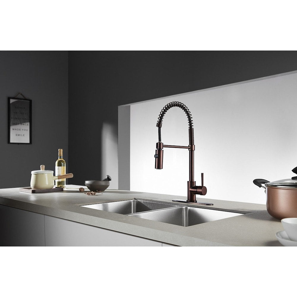 Robinet de cuisine à poignée unique et douchette rétractable en bronze huilé