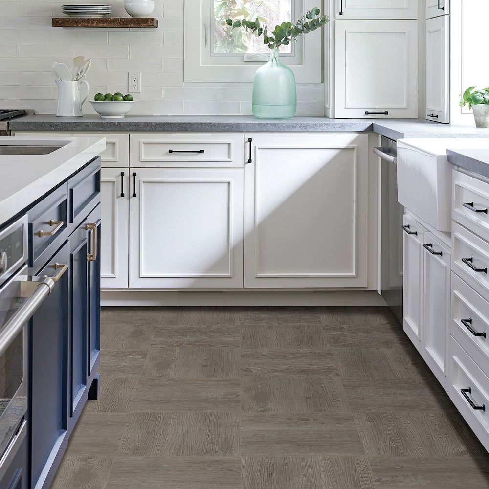 Carreaux de sol autocollants Ashwood de 12 po x 12 po (20 pi2/caisse)