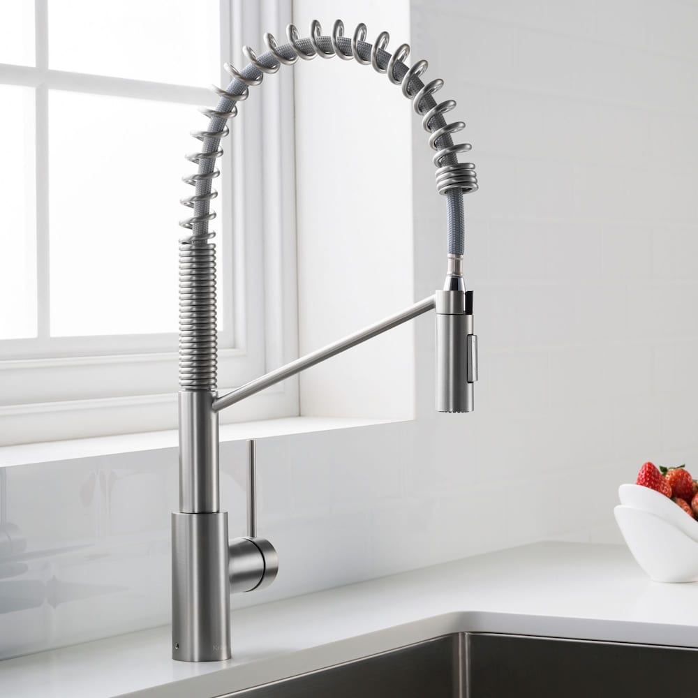 Robinet de cuisine commercial à poignée unique et pulvérisateur rétractable Oletto en chrome