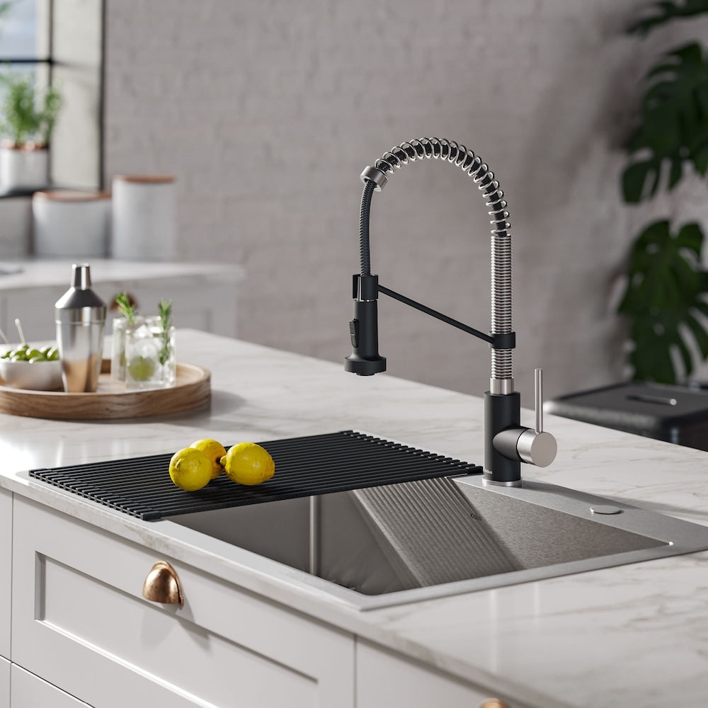 Single Handle Faucet with Dual Function Pull-Down Sprayer in Matte Black