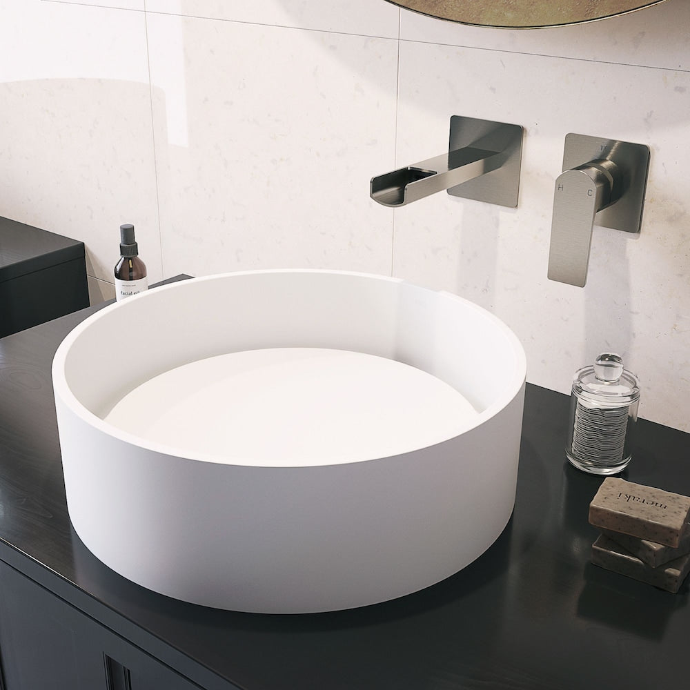 Robinet de salle de bain mural à poignée unique Atticus en nickel brossé