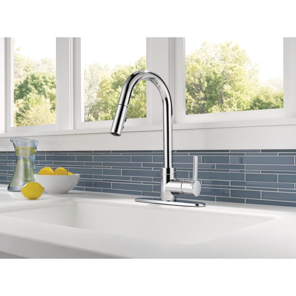Precept Single-Handle Pull-Down Sprayer Kitchen Faucet in Matte Black