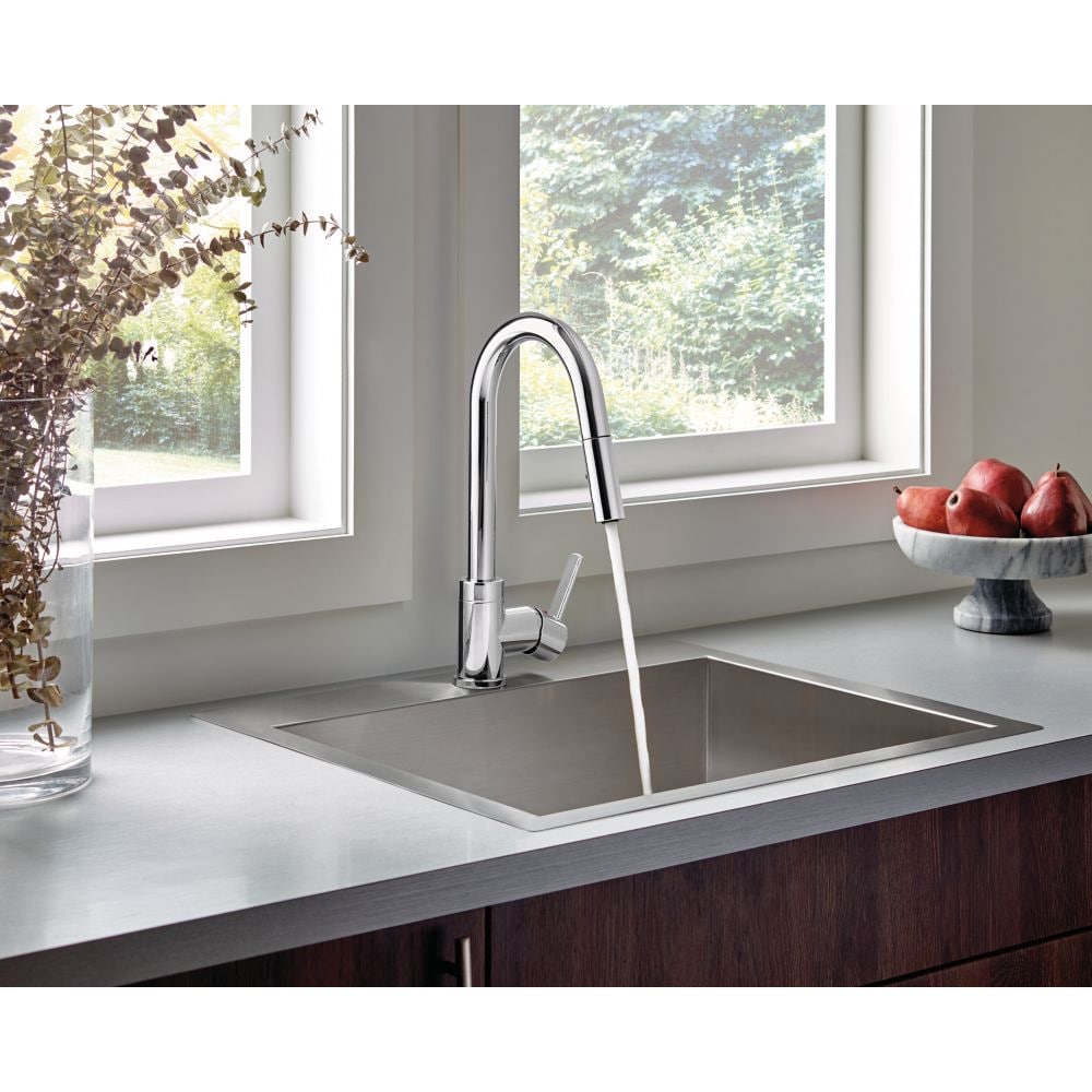 Precept Single-Handle Pull-Down Sprayer Kitchen Faucet in Matte Black