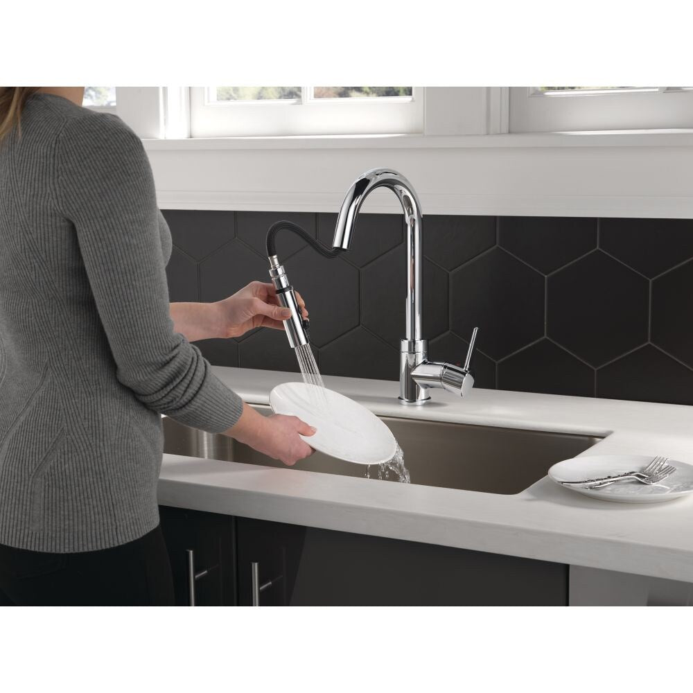 Precept Single-Handle Pull-Down Sprayer Kitchen Faucet in Matte Black