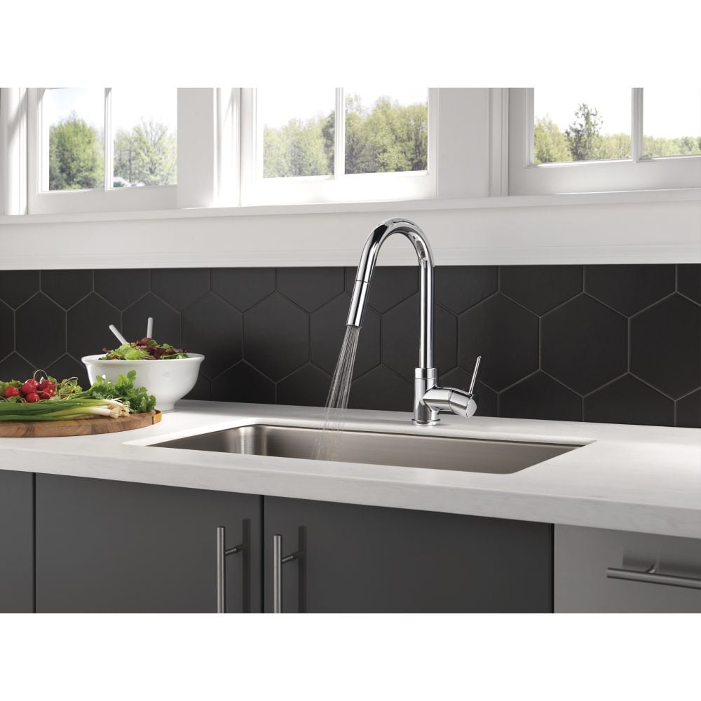 Precept Single-Handle Pull-Down Sprayer Kitchen Faucet in Matte Black