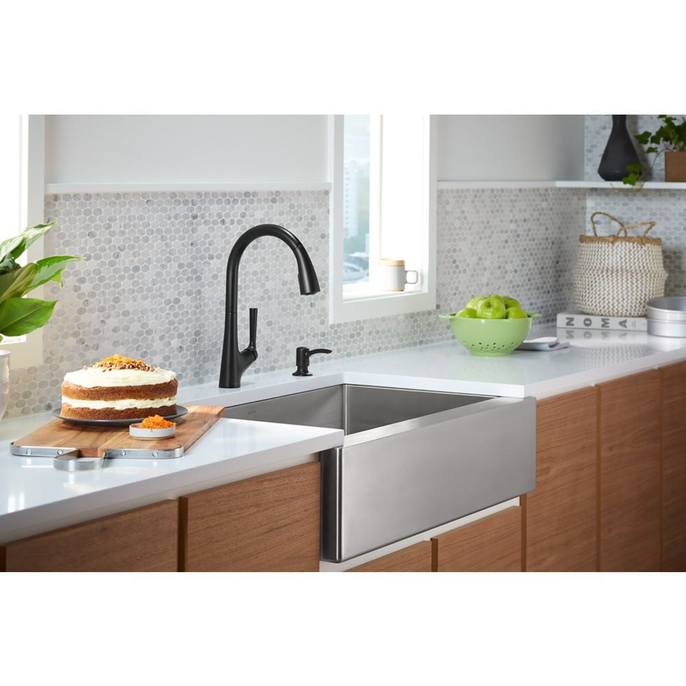 Robinet de cuisine à poignée unique et pulvérisateur rétractable Elmbrook en noir mat