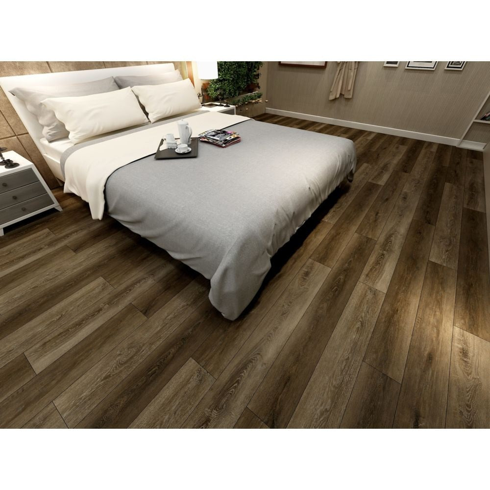 Réducteur en vinyle de luxe Woodland en noyer vieilli de 3/4 po d'épaisseur x 3/5 po de largeur x 94 po de longueur