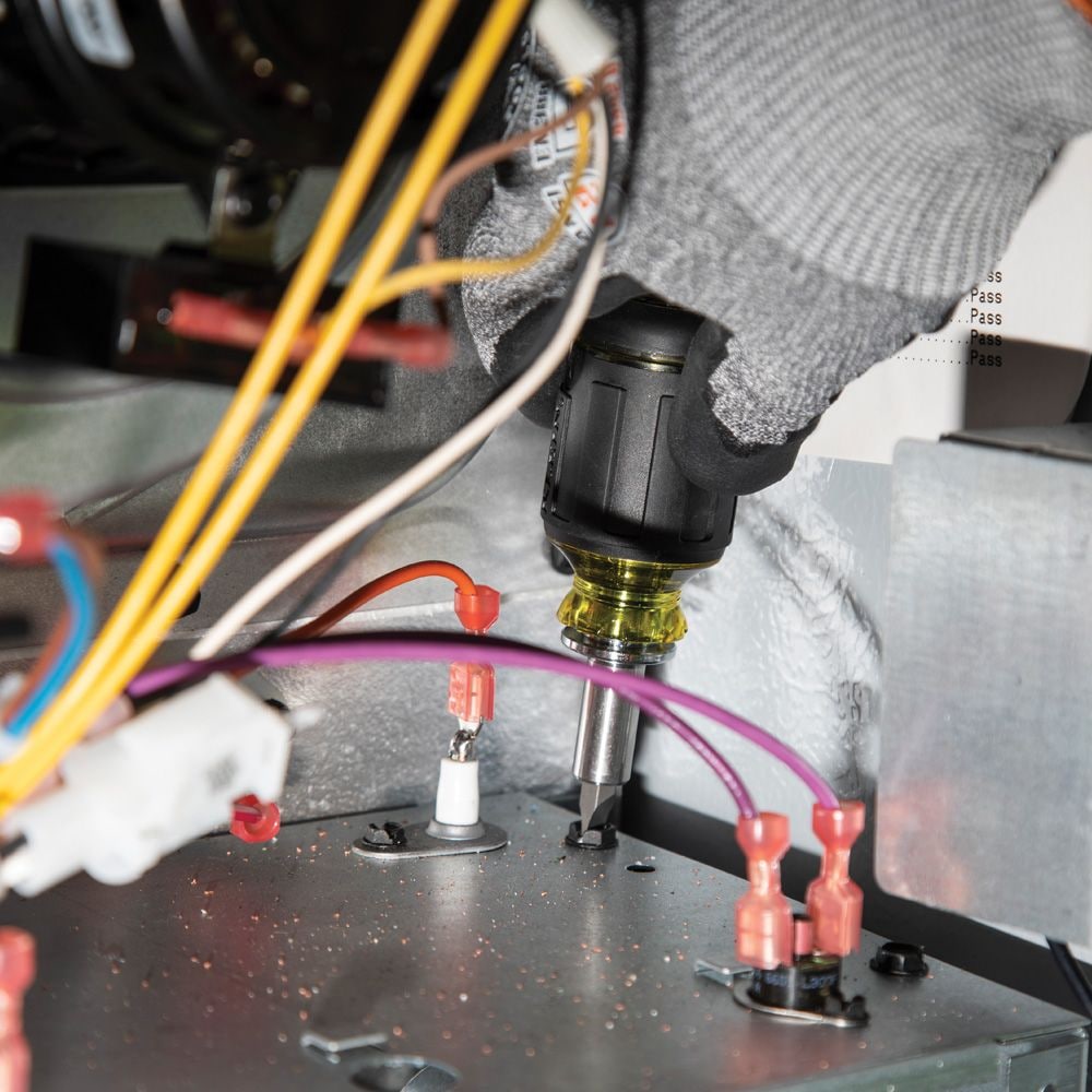 Tournevis tronqué multi-embouts 8 en 1 à longueur réglable